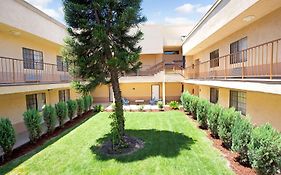 Days Inn & Suites By Wyndham Artesia